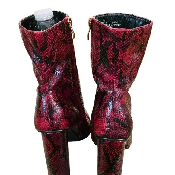 Fashion Nova Red Snakeskin Print Boots Sz 9M - Picture 5 of 5